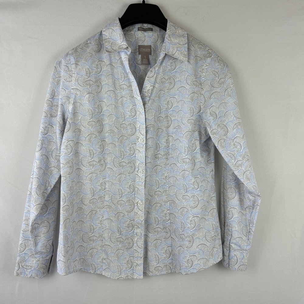 Chico's Women's Cotton White Blue Abstract Print Shirt sz 1 wrinkle resistant